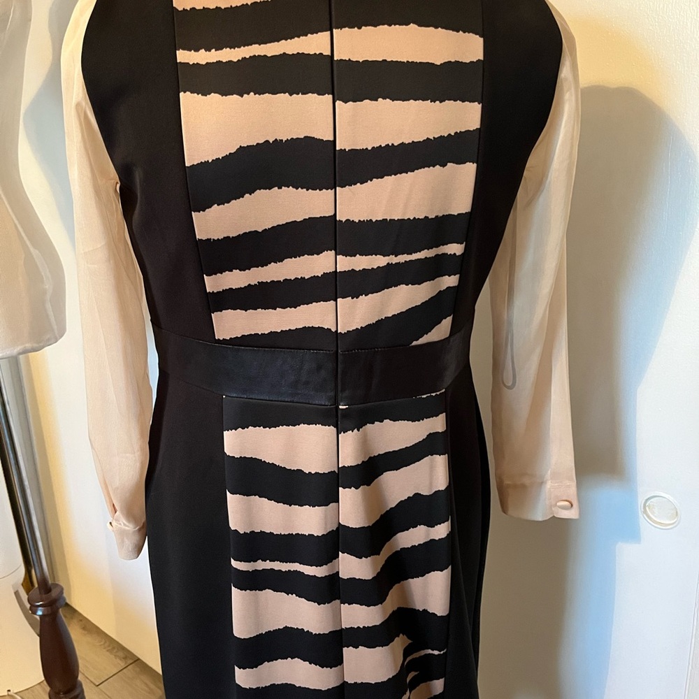 Classic Tahari Design Animal Print Dress - Picture 4 of 6
